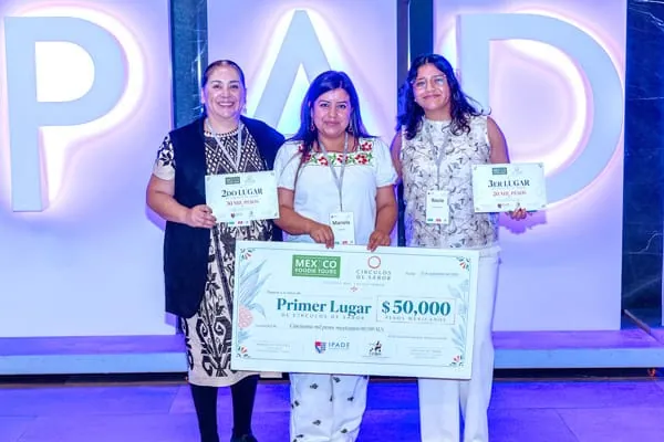 Círculos de Sabor in La Gula Círculos de Sabor winners receiving their awards at IPADE Business School